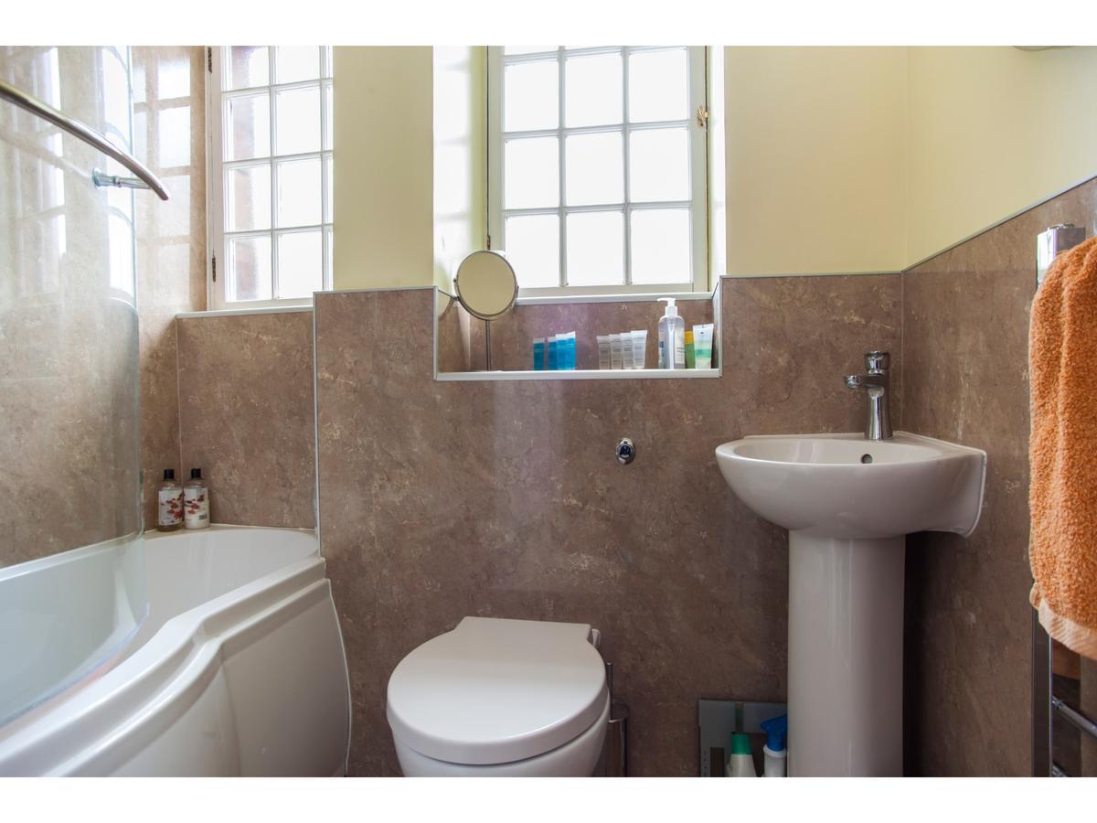 Historic Dean Village Treasure, Sleeps 4 Edinburgh Exterior foto